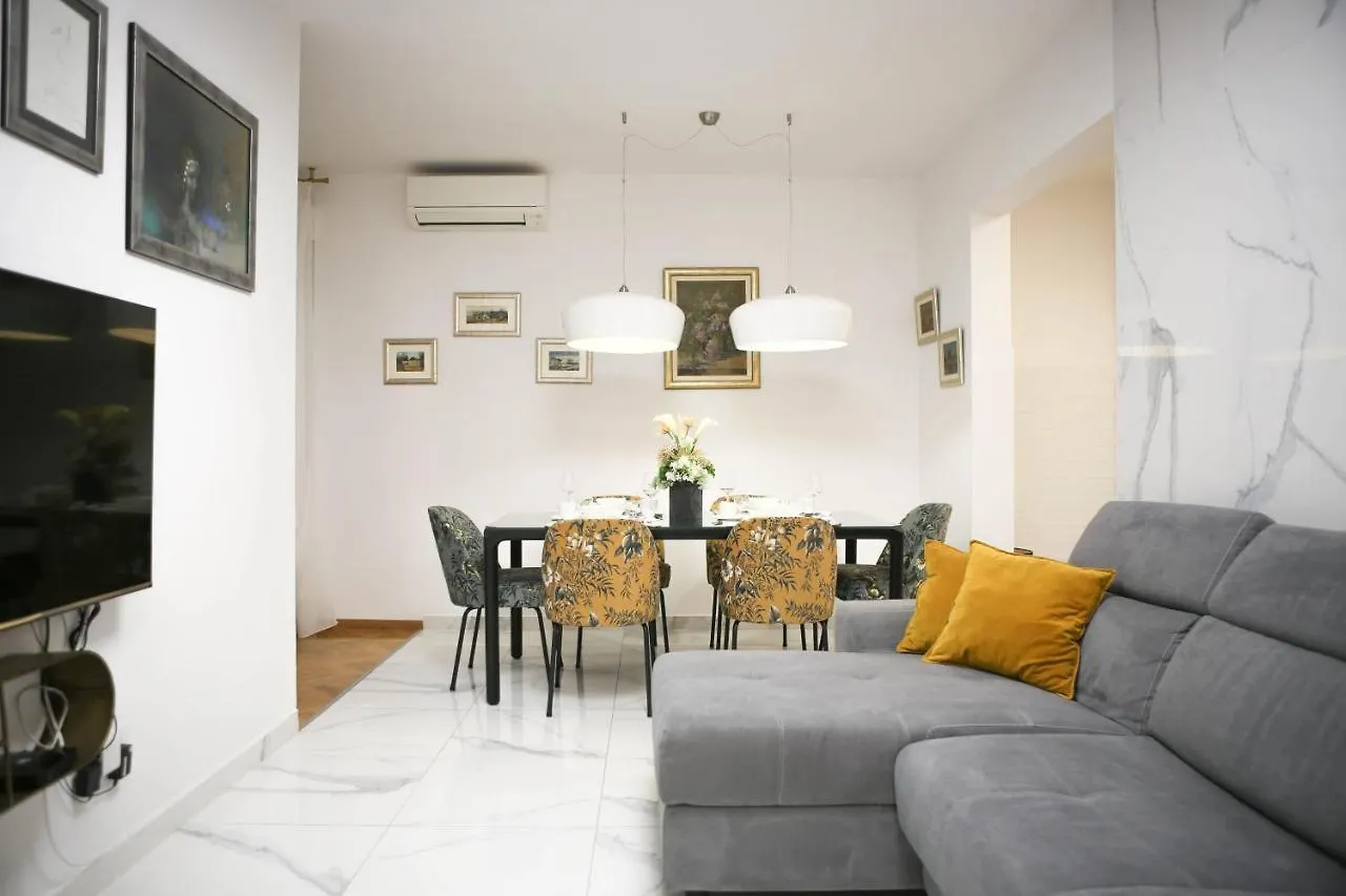 New & Luxury Apartment Tony Split
