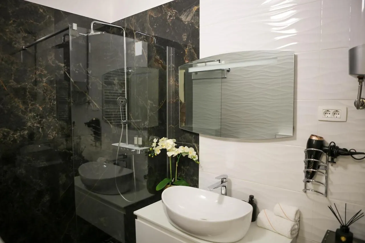 New & Luxury Apartment Tony Split