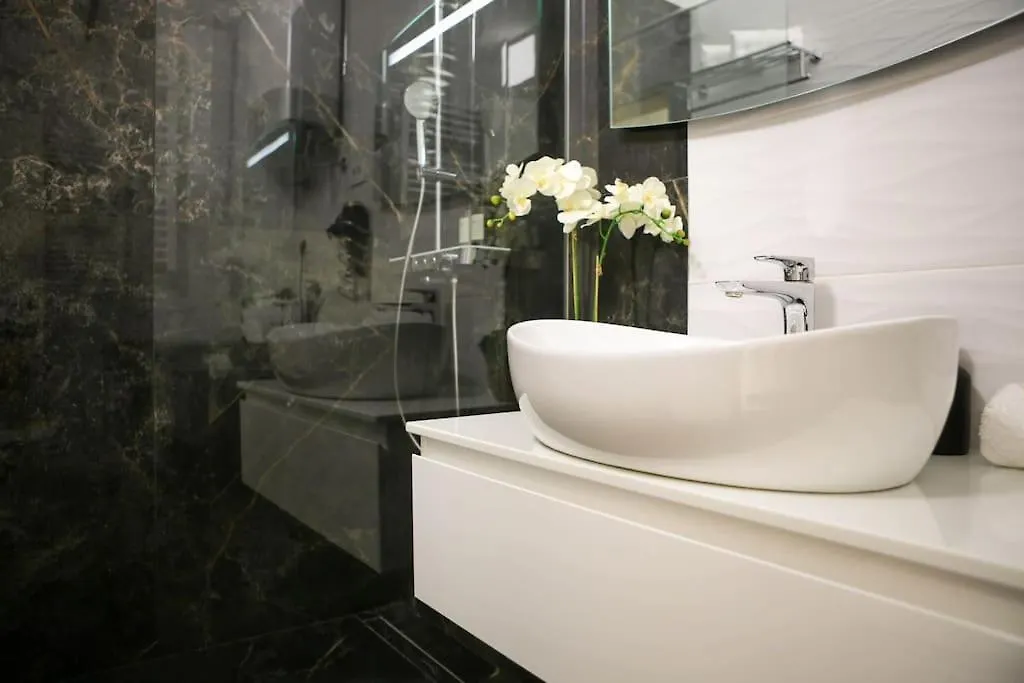 New & Luxury Apartment Tony Split