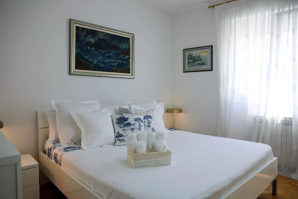 New & Luxury Apartment Tony Split