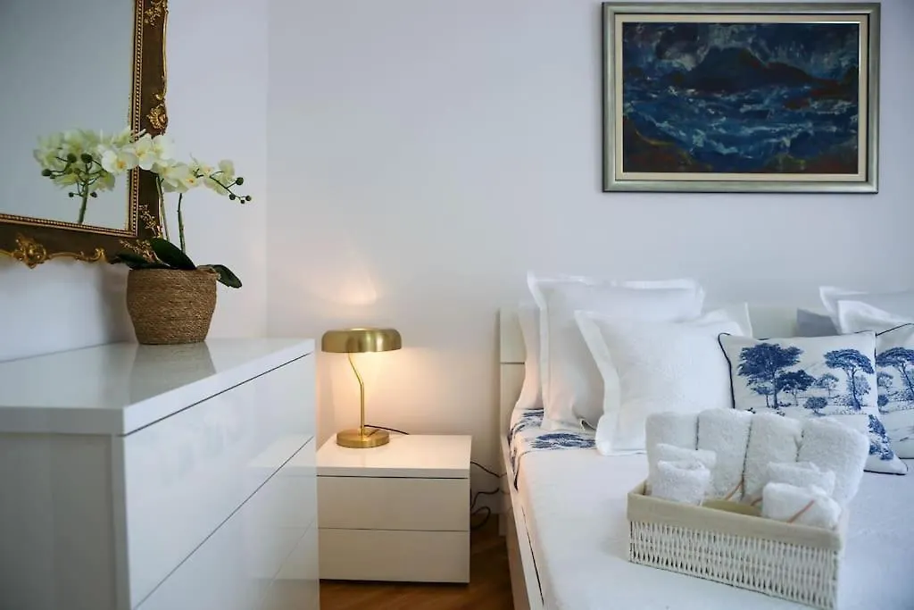 New & Luxury Apartment Tony Split