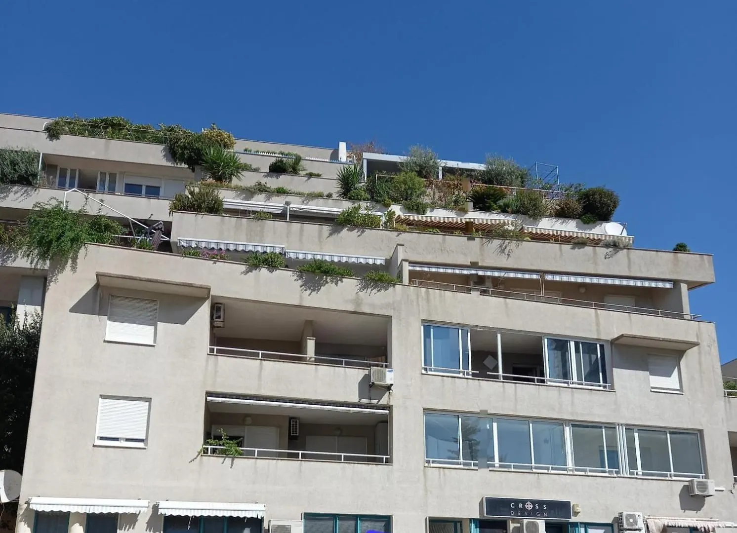 New & Luxury Apartment Tony Split
