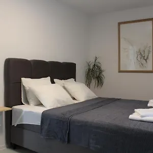 apartman-boki-pag-island.hotelinzadar.com/