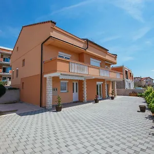 dajana-sveti-filip-i-jakov.hotelinzadar.com/